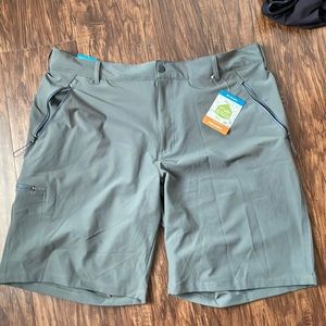 NWT Men’s Columbia Active Shorts